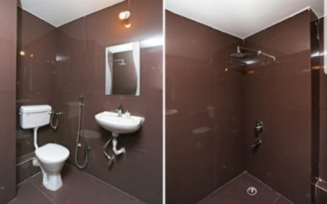 OYO 15468 Hotel Sharda