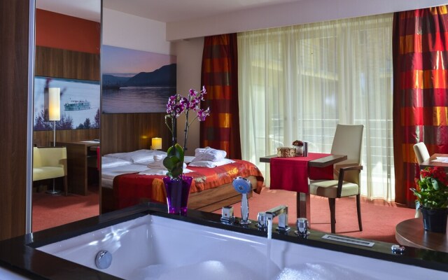 Royal Club Hotel