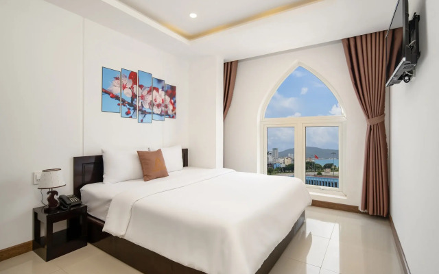 Phuong Dong Hotel & Apartment