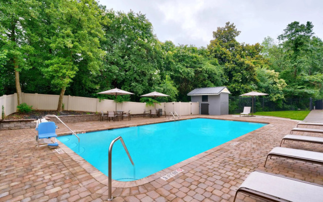 Courtyard by Marriott Charlotte Airport LoSo