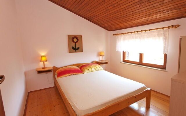 Apartment 895