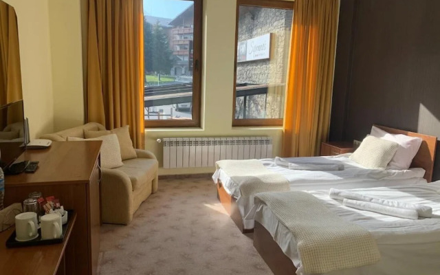 "room in Guest Room - Great Stayinn Granat Apartment - Next to Gondola Lift, Ideal for 3 Guests"