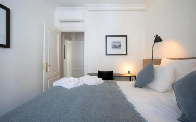 Nomad's Fine Arts in Chiado with Garage