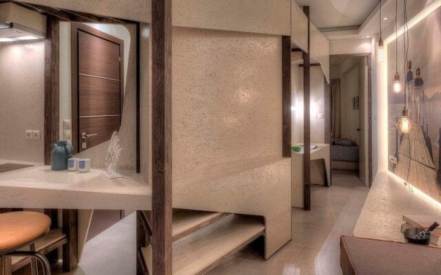 Harbor Suites