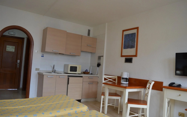 Klayman Olivina Aparthotel