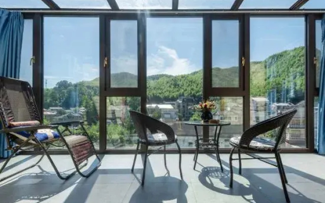 Anji Yunshang Grassland Jinshuiloutai Homestay