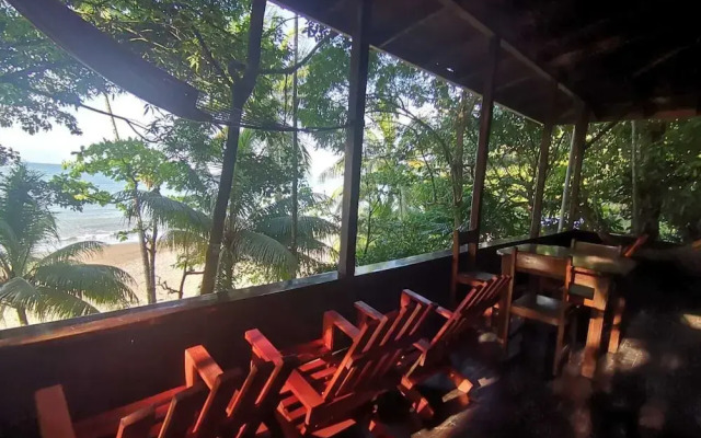 Pirate Drake Beach Hostel