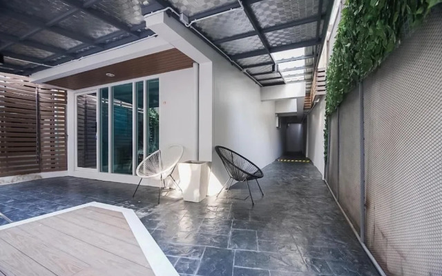 Mitr Inn Mrt Samyot Station - The Grand