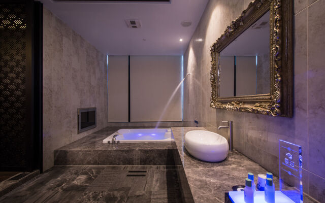 Uher Luxury Resort & Hotel