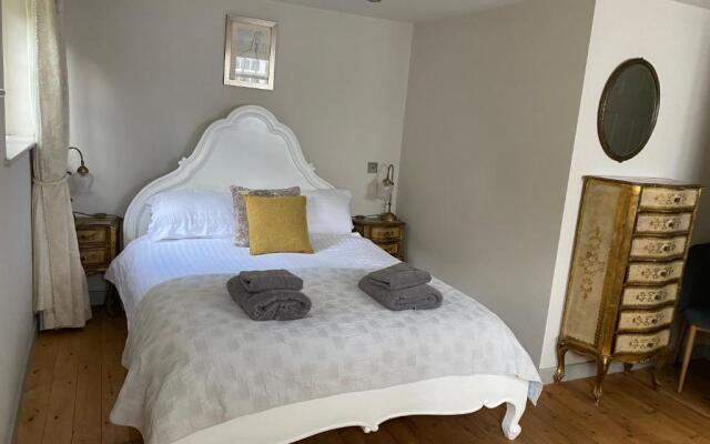 Monmouth House Apartments