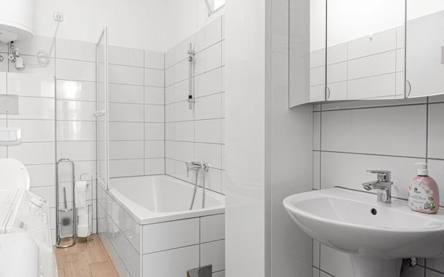 Relaxing 2BR shared Apt. U3 Enkplatz