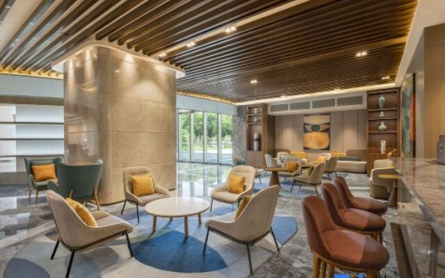 Delphi Sky Hotel (Nanning Haijixing market  )