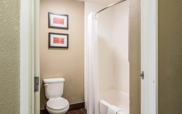 Quality Inn & Suites Salem near I-57