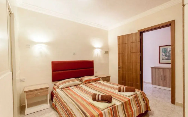 Merill Pool and Sea, charming Apart 1