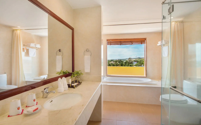 Sunny Beach Resort and Spa