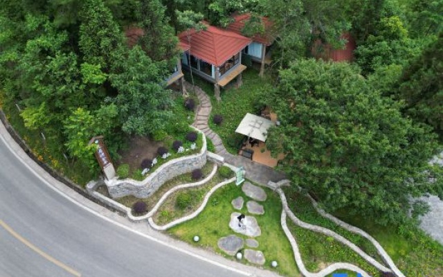Shizhu Jiujuju – Outside – Chongqing