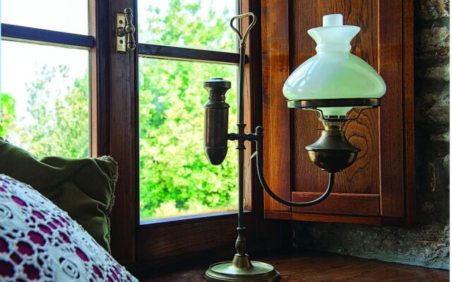 The Fountainhead Historic Chalet by JJ
