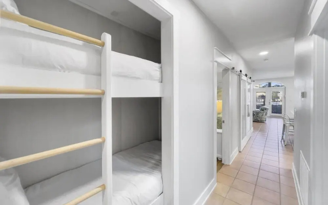 Lagoon Lounge 3 Bedroom Condo by Redawning