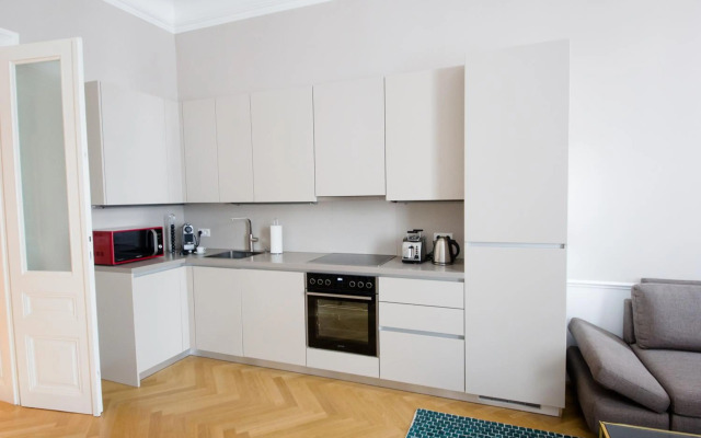 Studio Apartments Urania - Mai's Apartments