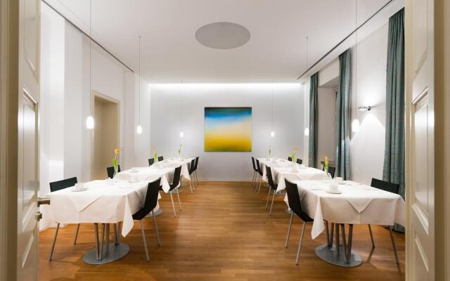 MOMA1890 Boutique Hotel