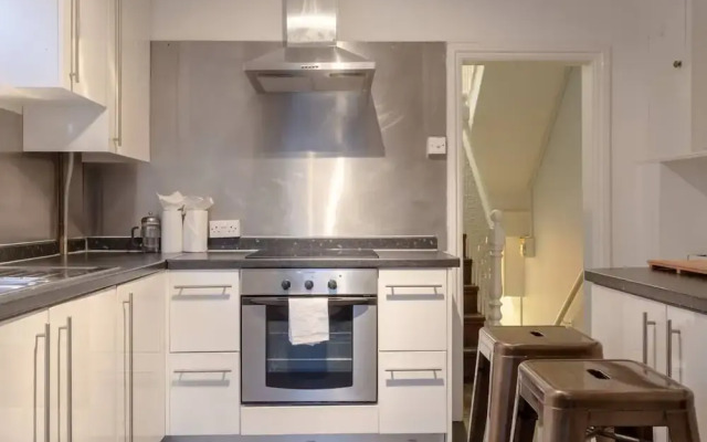 Cozy Charming 3 Bedroom House in Hammersmith