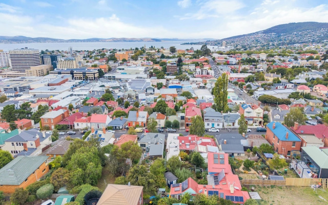 2 Bedroom House - Hobart CBD
