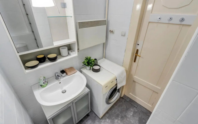 BpR Pyvo Street Home with balcony