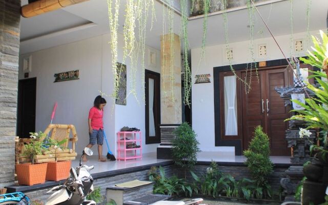 Suwardika Homestay and Dormitory - Hostel