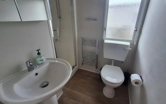 Meadow View 3-bed Caravan - Sleeps 8 - Petfriendly