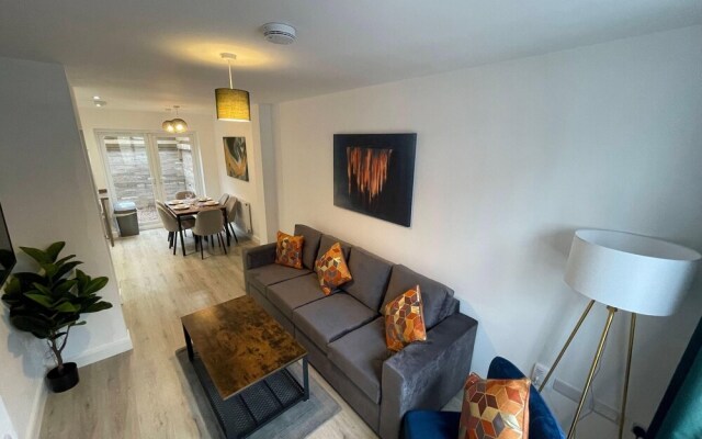 3 Bedroom New House with WiFi