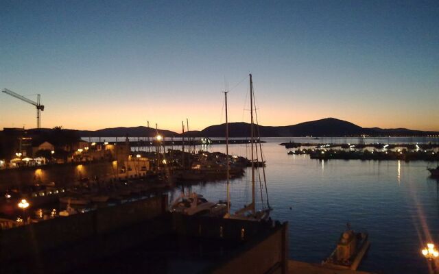 La Terrazza Sul Porto - Guest House