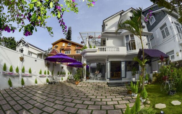 Dalat Hoa Nang Hotel