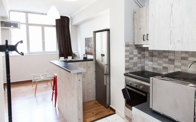 Modern-deluxe central apt in Athens