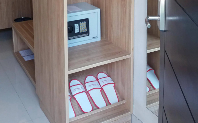 Sunshine Family Homestay near Terminal 1 Juanda Airport