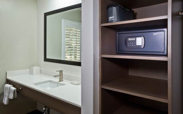 Best Western Crestview Hotel & Suites