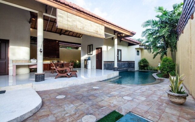 8-BR Private Pool Villa Walk to Seminyak Beach