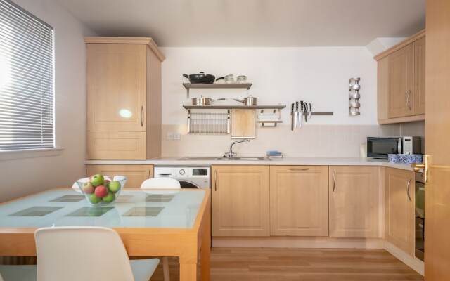 Tay Pearls - Marine Parade