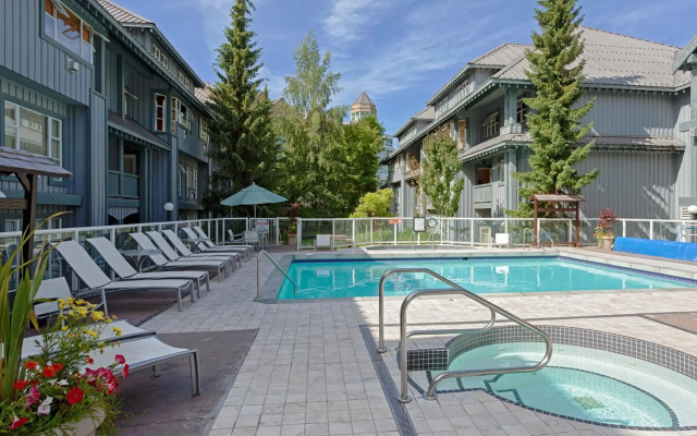 Glacier Lodge - Luxury Condo