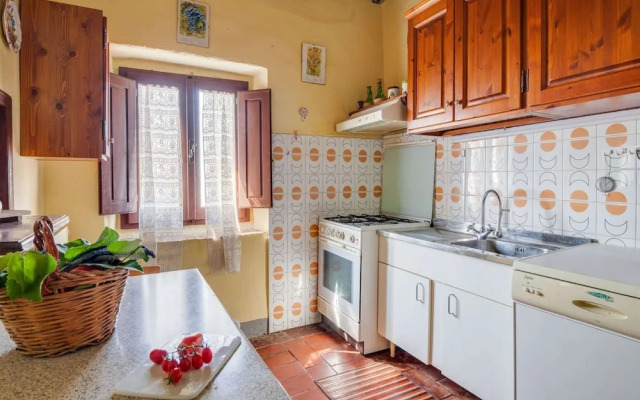 Belvilla by Oyo Flat in Farmhouse With Pool
