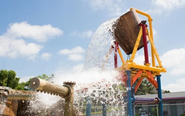 Flamingo Motel & Suites