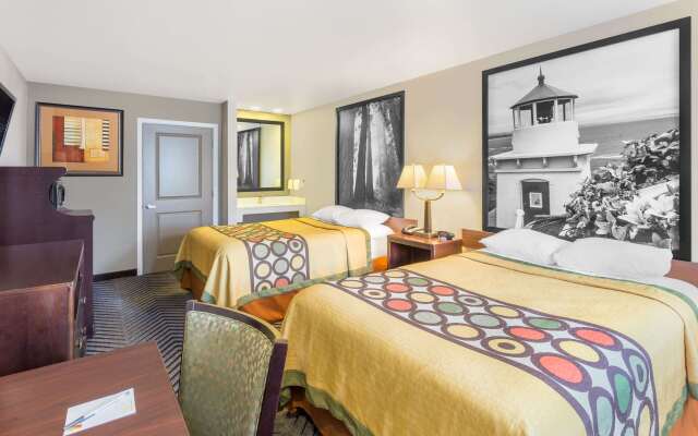 Super 8 by Wyndham Fortuna