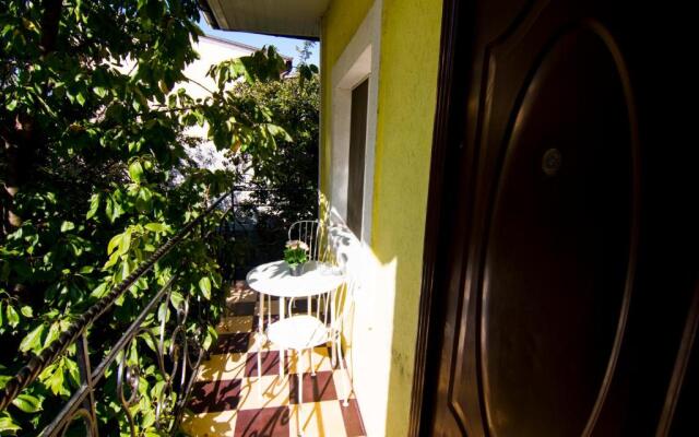 Charming Apartment in Villa near Airport