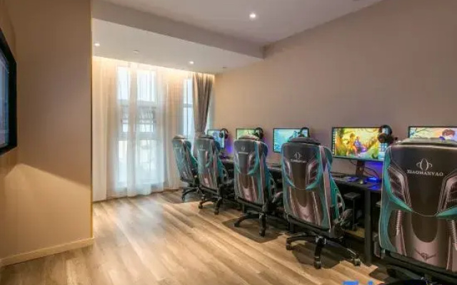 Yueke E-sports Homestay (Linyi Hedong Wuyue Square)