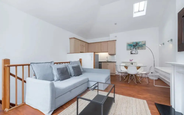 Regency Residences - Fitzrovia - by Frankie Says