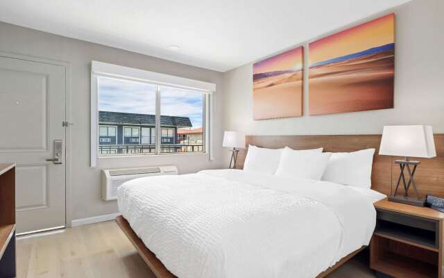Clarion Pointe Ridgecrest near China Lake Naval Station (ex. Motel 6 Ridgecrest) 