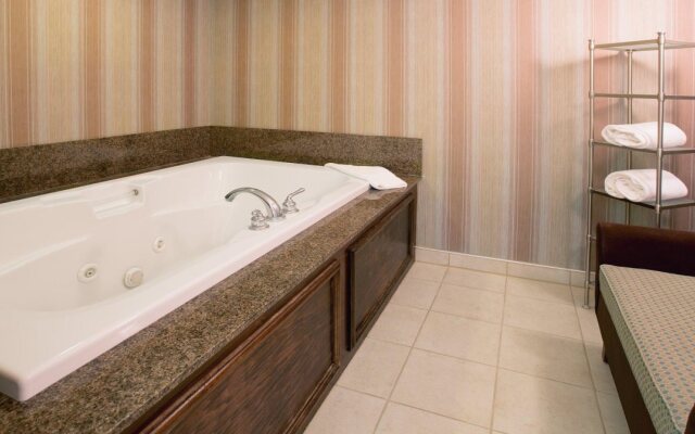 Holiday Inn Express Indianapolis Airport by IHG