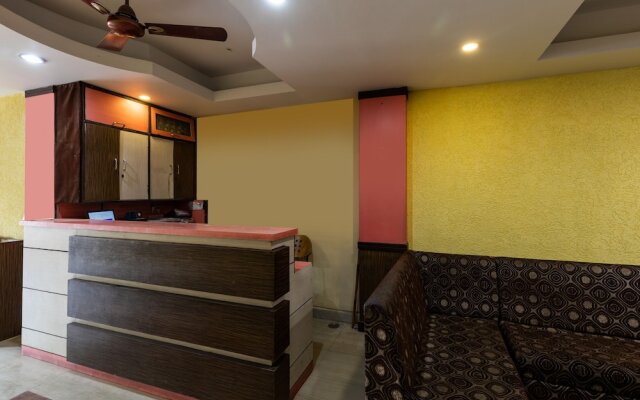 SPOT ON 37708 Hotel Royal Star