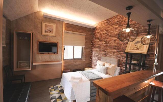Pine Breeze Cottages