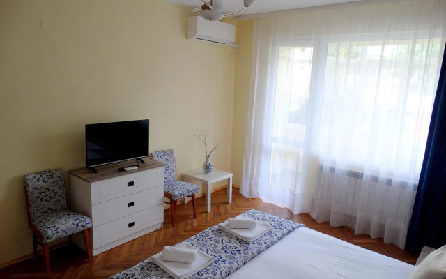 Old Center Apartment