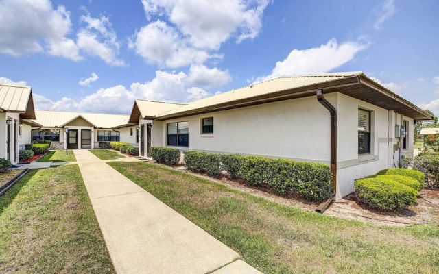 Screened Patio & Grill at Sebring Resort Community